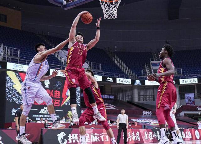  法甲新规允许每队换五人引争议  