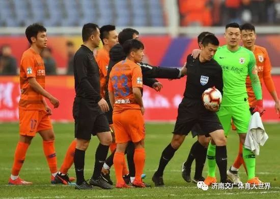  利物浦绝杀球越位争议判罚引热议  